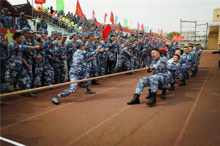 什么网球拍打的更响