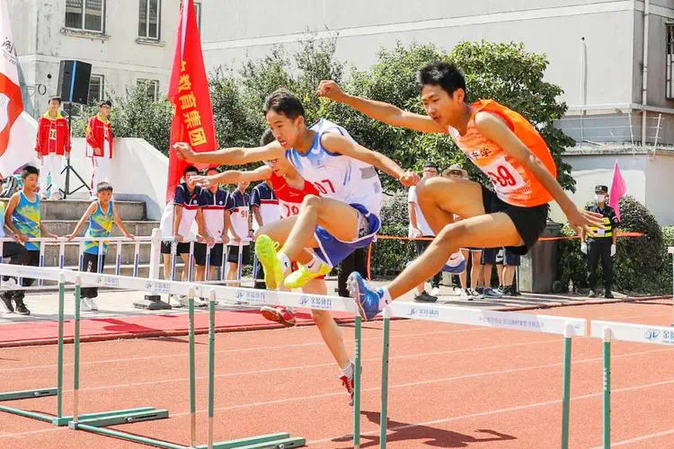网球拍缠绕带绑法图解